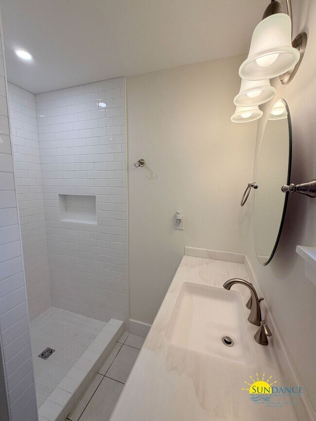 Building Photo - Waterfront 3 Bedroom Home Near E. John Sims Parkway in Niceville!