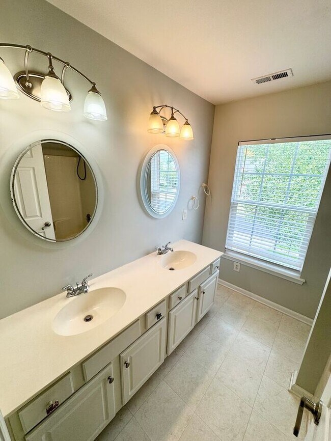 Building Photo - Fabulous Home in Ballantyne!!!