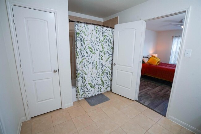 Building Photo - 326 Hawks View Dr