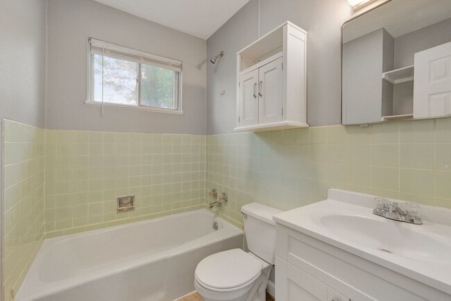 Building Photo - 3 bedroom, 1 bathroom house FOR RENT NOW!
