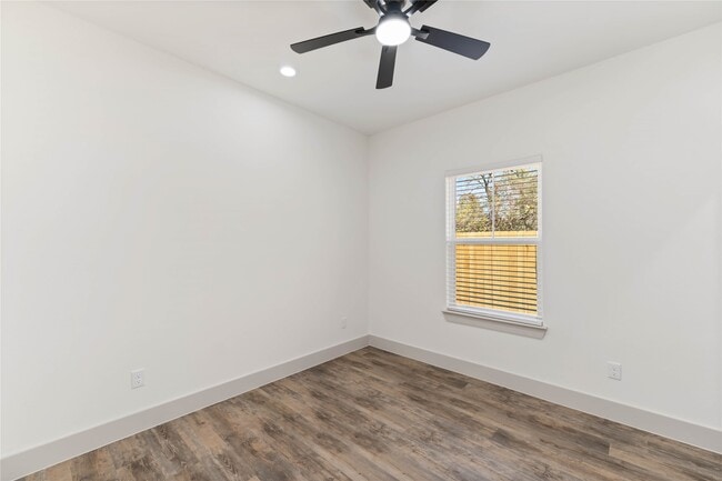 Building Photo - 113 Gans St