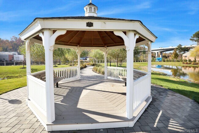 Building Photo - 402 Grist Mill Cir