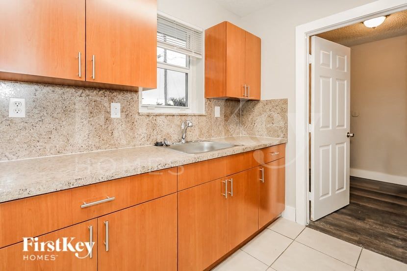 Building Photo - 14830 SW 103rd Ave