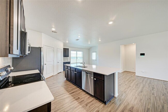 Building Photo - 520 Pandora Cv