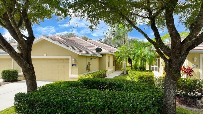 Building Photo - 2 Bedroom with Den and Garage. Over !800 Sq. Ft under air