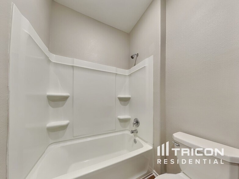 Building Photo - 217 Mica Trl