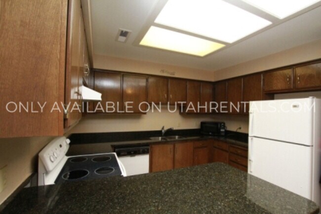 Building Photo - 258 W Garden Park