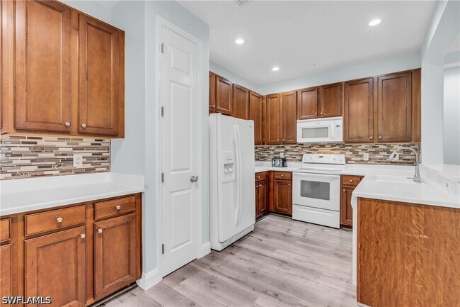 Building Photo - 1391 Santiago Cir
