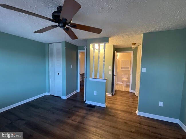 Building Photo - 5863 Rowanberry Dr