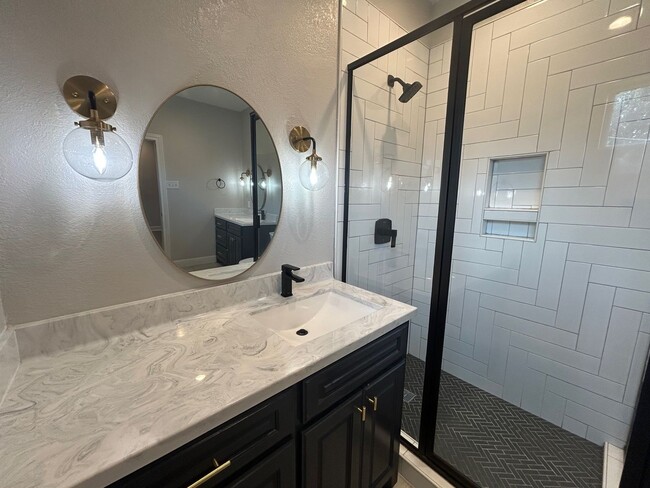 Building Photo - Updated McGregor Home