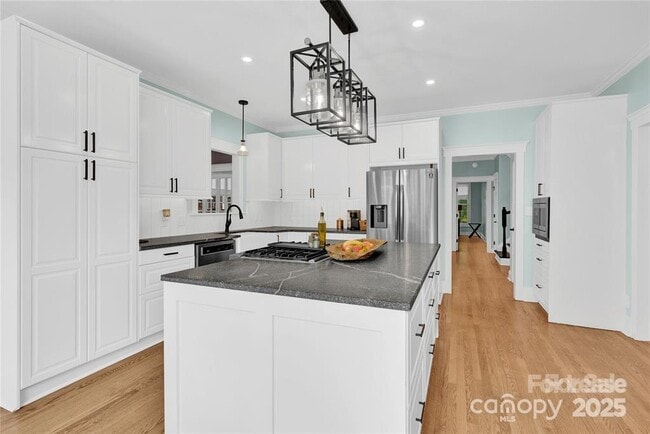Building Photo - 832 Kemp Rd