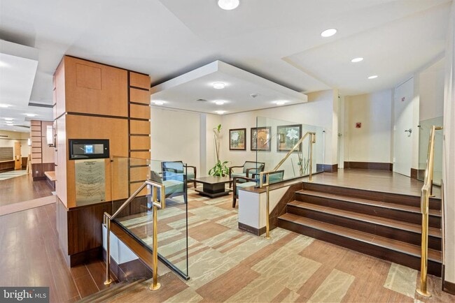 Building Photo - 307 Yoakum Pkwy