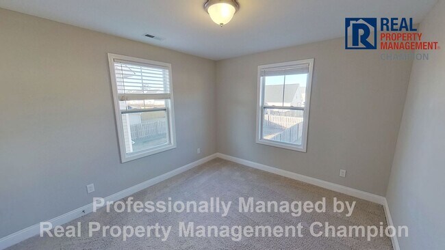 Building Photo - Spacious Home with Fenced Yard