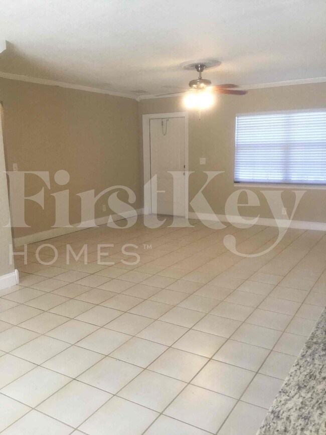 Building Photo - 19742 Carolina Cir