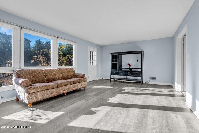 Building Photo - 260 Howard Ave