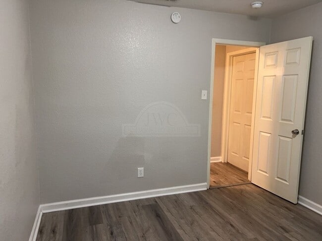 Building Photo - 1708 Goode Dr