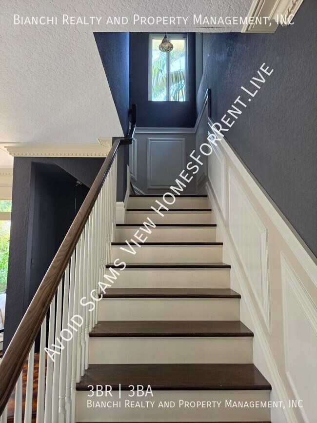 Building Photo - 1132 Ridge Dr