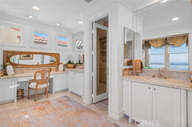 Building Photo - 7 Vista Luci