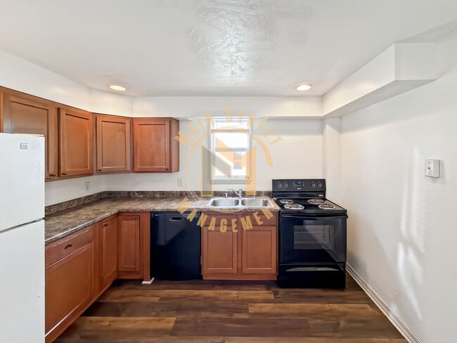 Building Photo - 316 2nd St