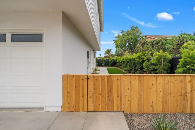 Building Photo - Introducing a stunning newly constructed t...