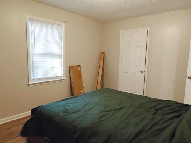Building Photo - 402 Freeman Dr