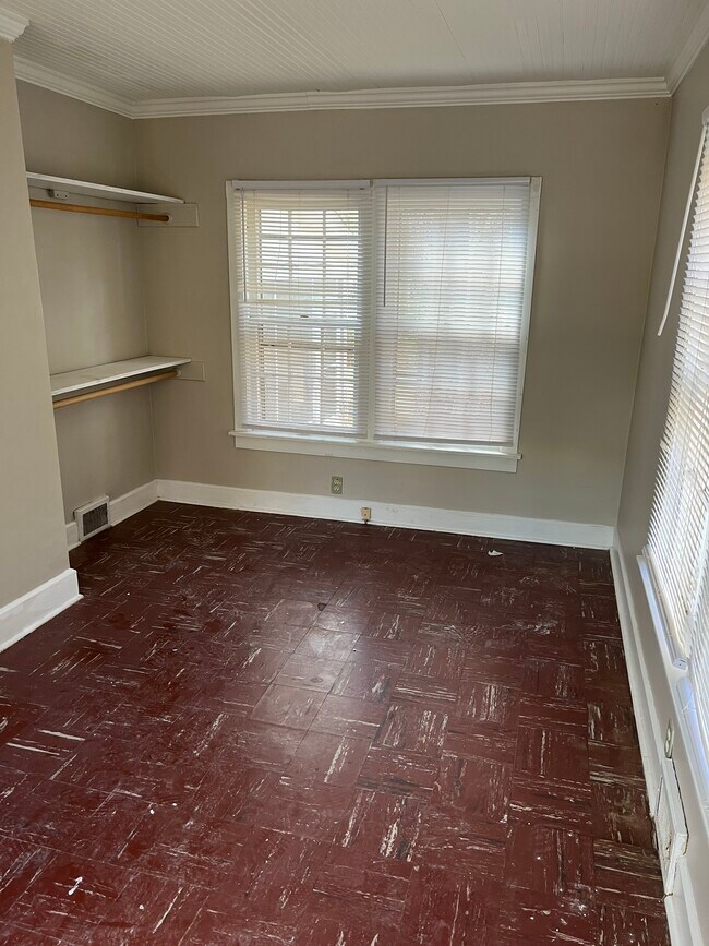Main Level Bedroom - 526 S Mitchell St