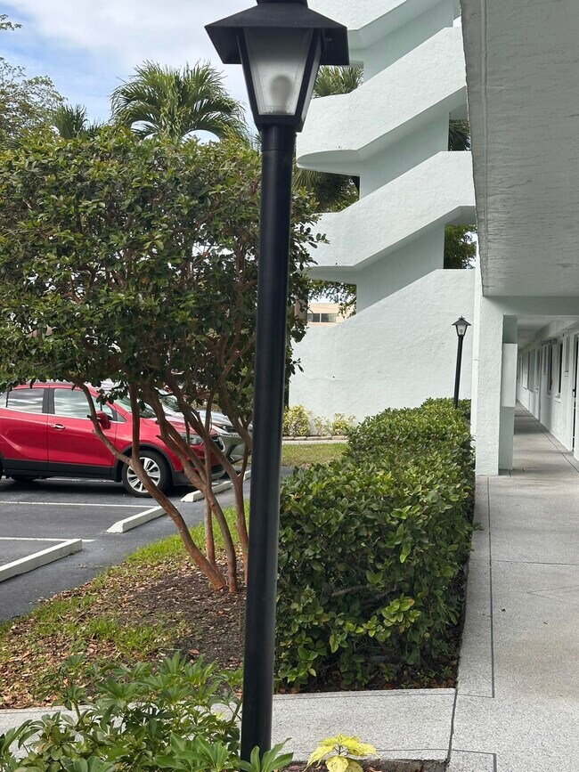 Building Photo - 6698 10th Ave N