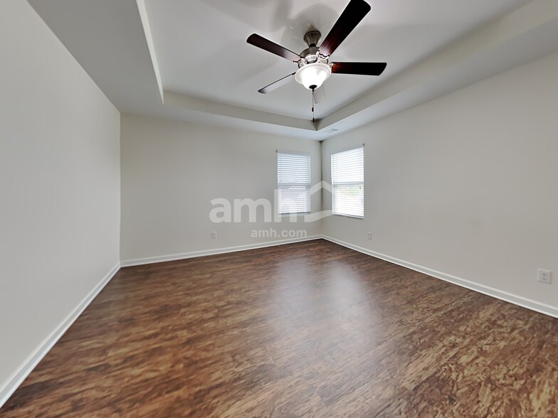 Building Photo - 13 Crabapple Cir