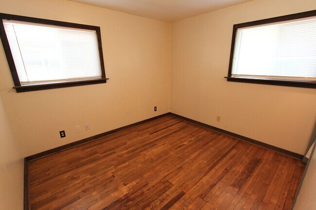 Building Photo - *LEASE TAKEOVER* Single Level 2BR Flagstaff Home | Fenced Yard & In-Unit Laundry