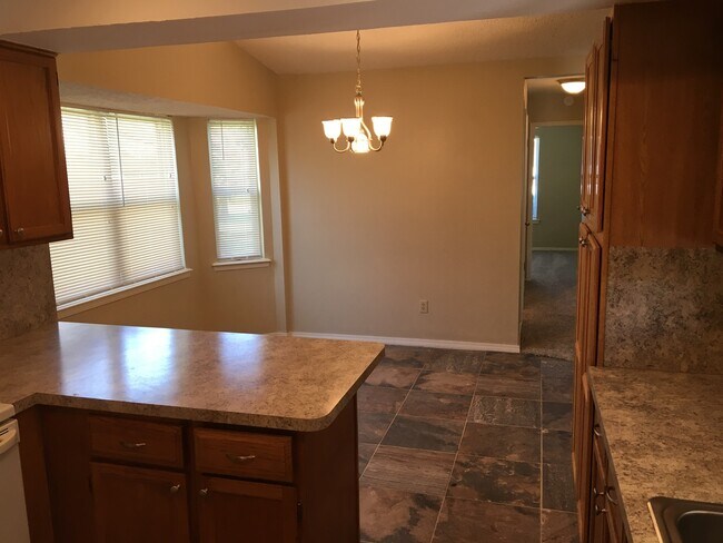 Building Photo - 3 Bed/2 Bath Home with Additional Space -- Available After August 10, 2026