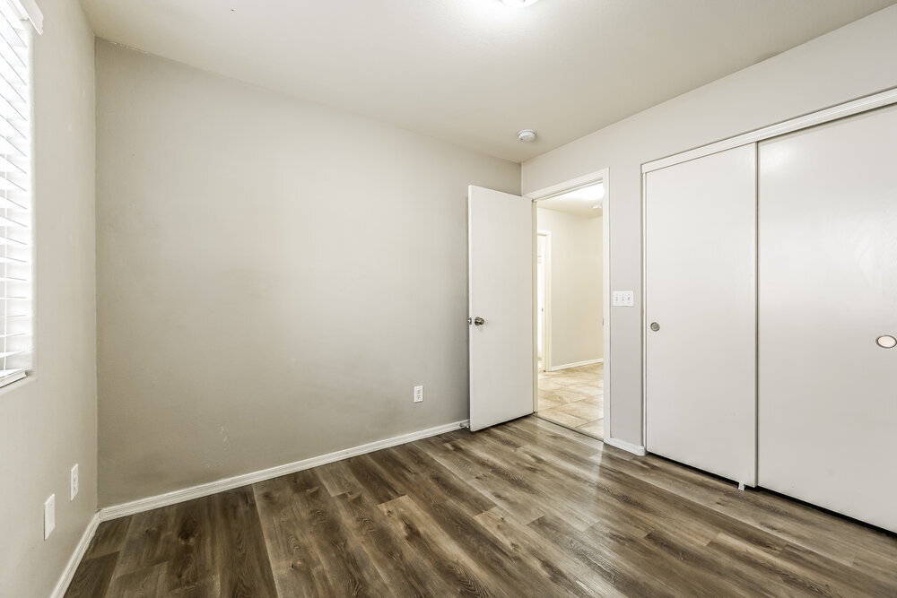 Building Photo - 9238 W Potter Dr