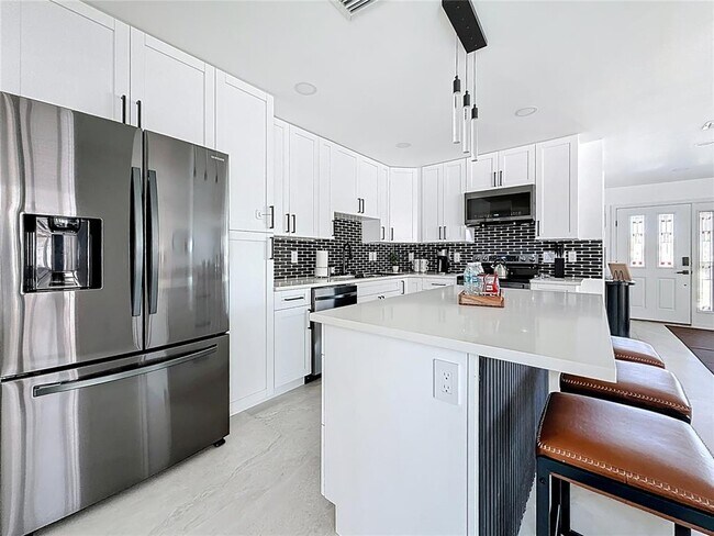Building Photo - 25 Island Dr