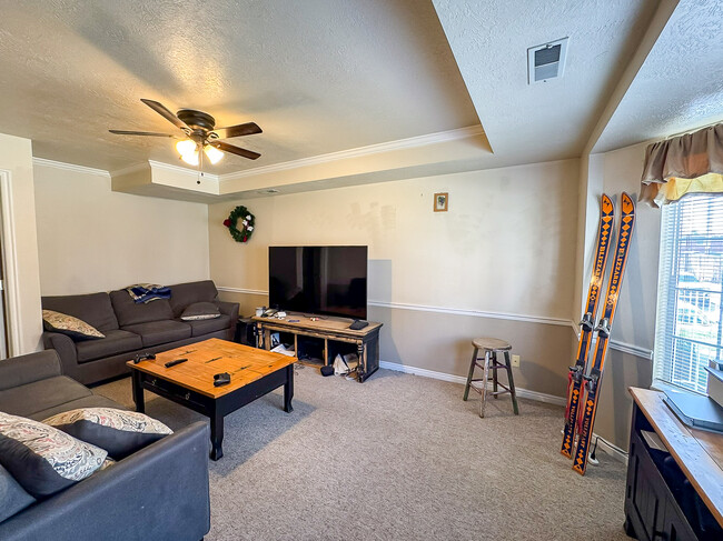 Building Photo - 565 N 300 E