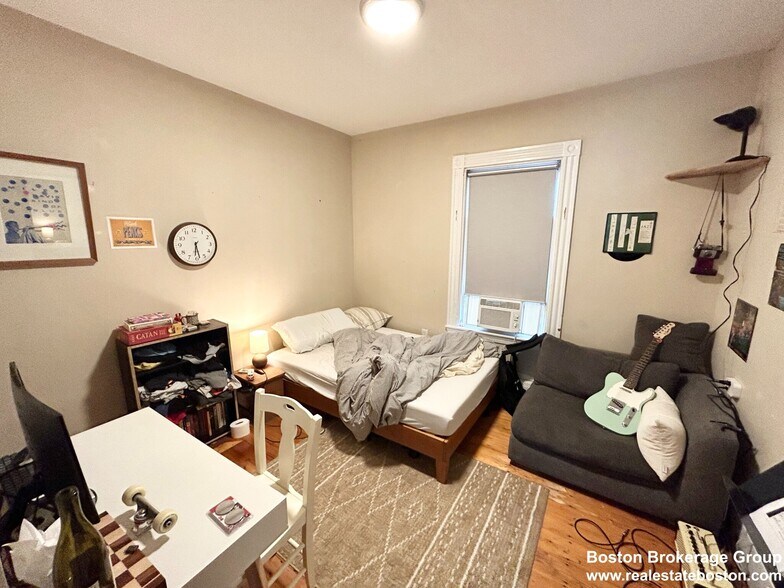 Building Photo - 72 Calumet St