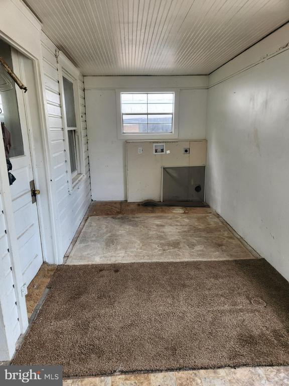 Building Photo - 320 Biser St
