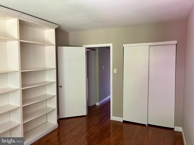 Building Photo - 306 Worthington Dr