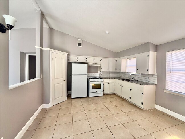 Building Photo - 12842 Corpus Christi St