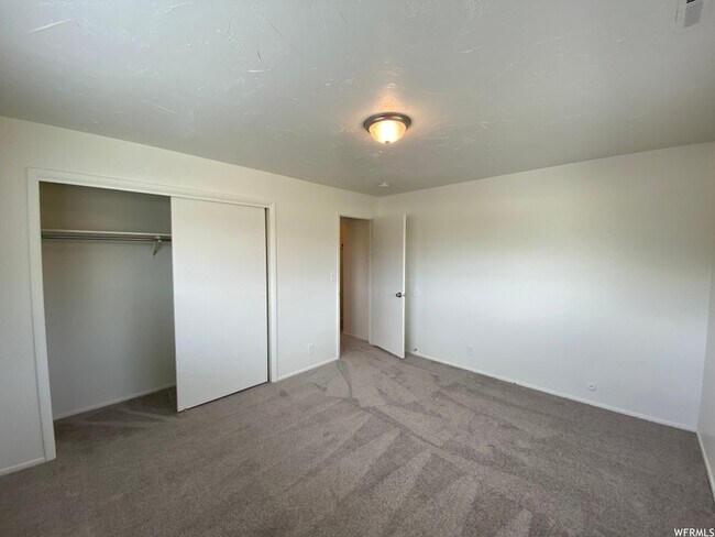 Building Photo - 3135 S 200 E