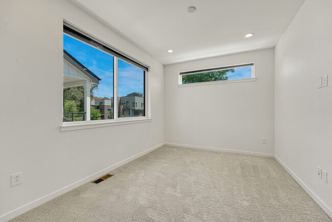 Building Photo - 1231 Newton St