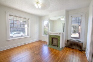 Building Photo - 439 Franklin Ave