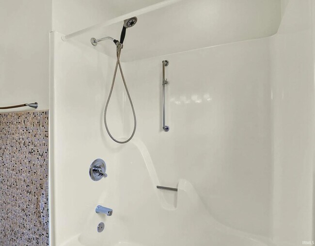 Building Photo - 916 E Maxwell Ln