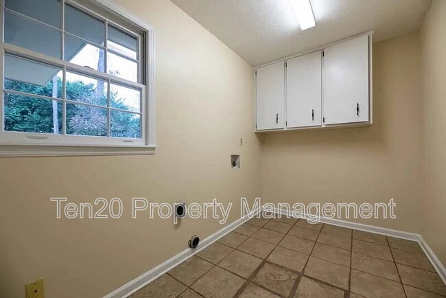 Building Photo - 5207 Grady Dr