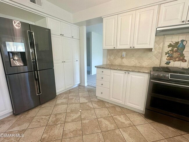 Building Photo - 26969 Helmond Dr