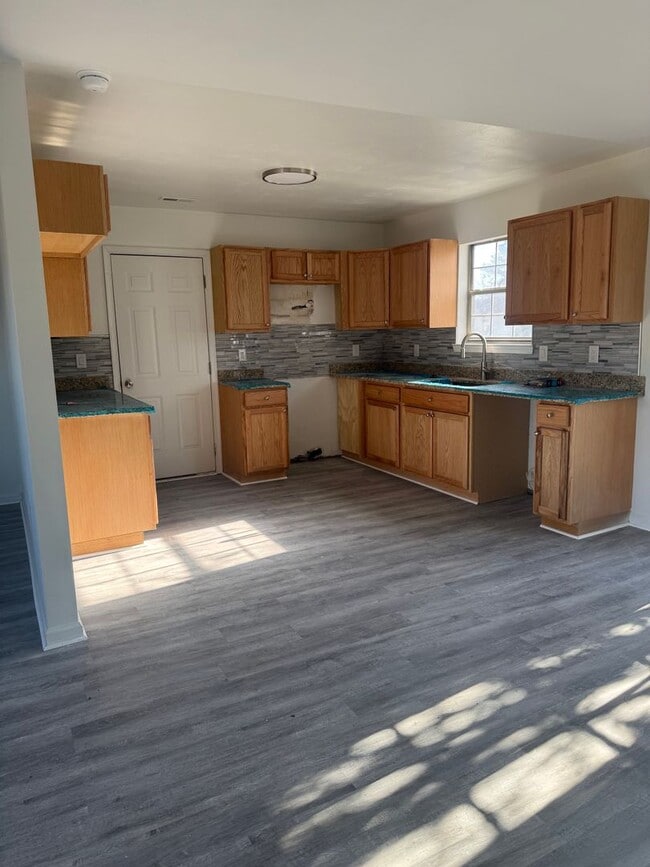 Building Photo - Beautiful cozy 3 bed 2 bath house