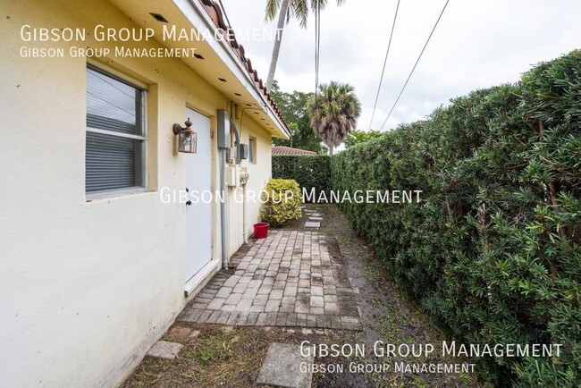 Building Photo - Spacious 1/1 by Las Olas with Washer and D...