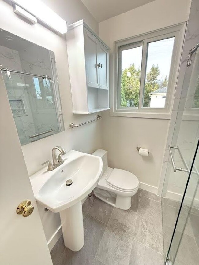 Building Photo - Charming 2-Bedroom Home Large Rumpus Room,...