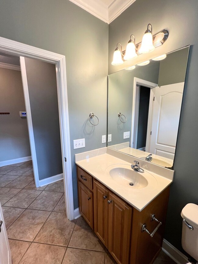 Building Photo - 3/2 in the desirable Laurel Island neighbo...