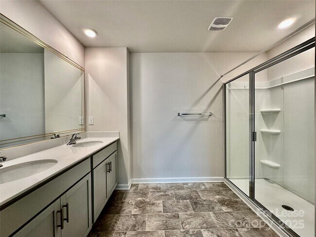 Building Photo - 1605 Blue Velvet Ln