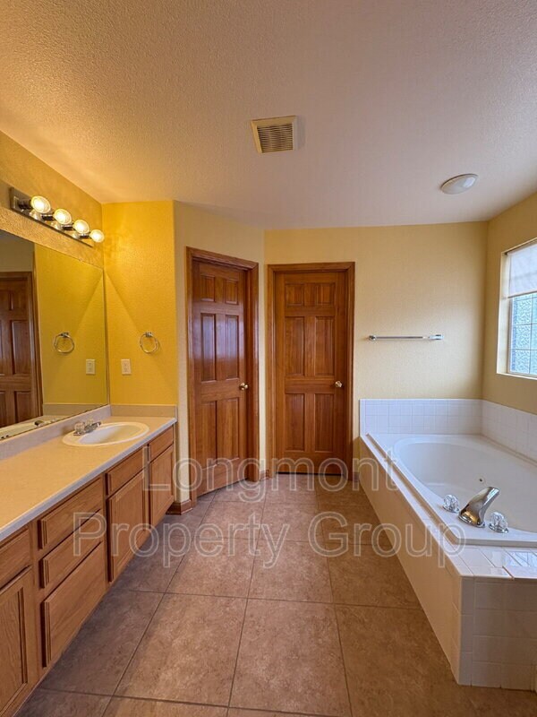 Building Photo - 1022 Morning Dove Dr