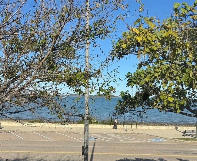 Building Photo - 857 Quincy Shore Dr